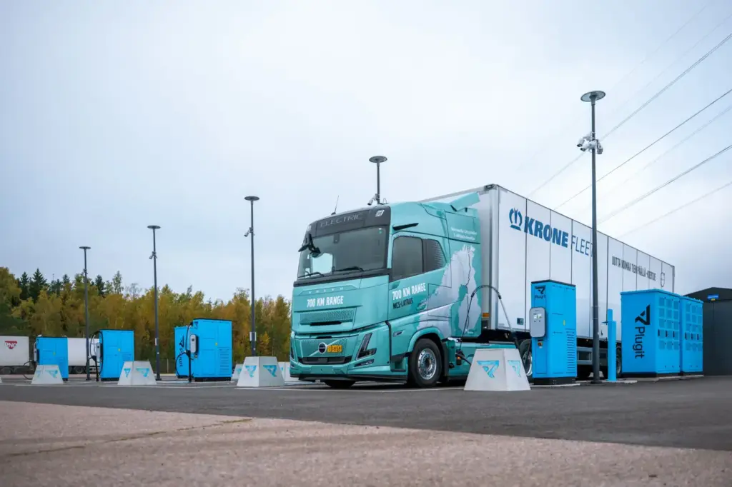 Plugit and Volvo demonstrate Megawatt Charging System in Finland
