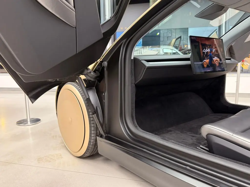 Tesla wants to sell you an unusable car with no steering wheel this year